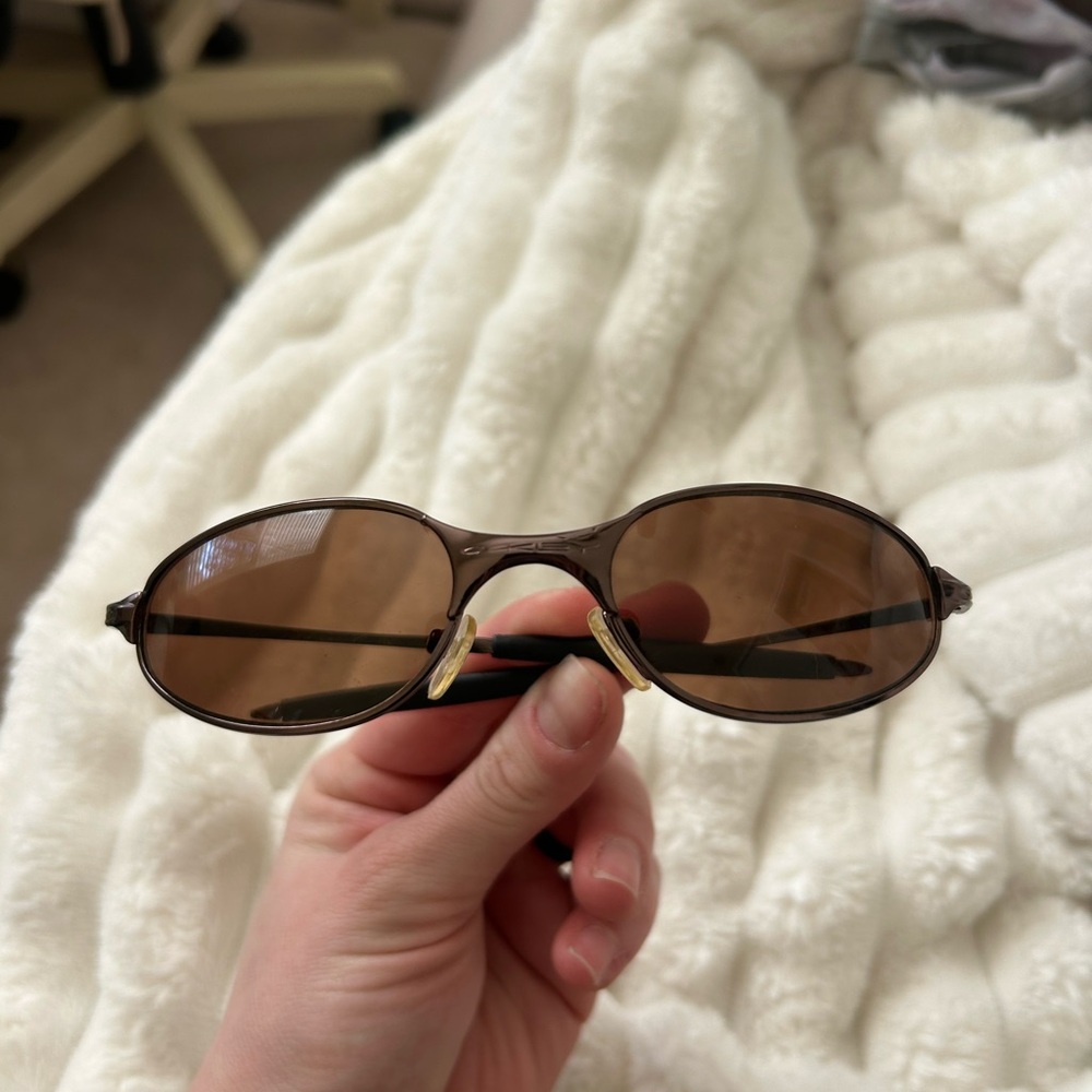 Oakley Wire E Sunglasses - Picture 4 of 4